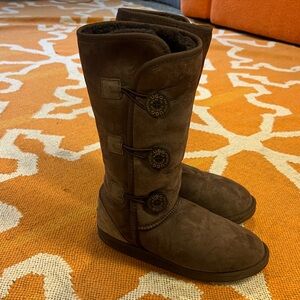 UGG Pacific Sheepskin Tall 3 button wrap boot chocolate woman’s size 8